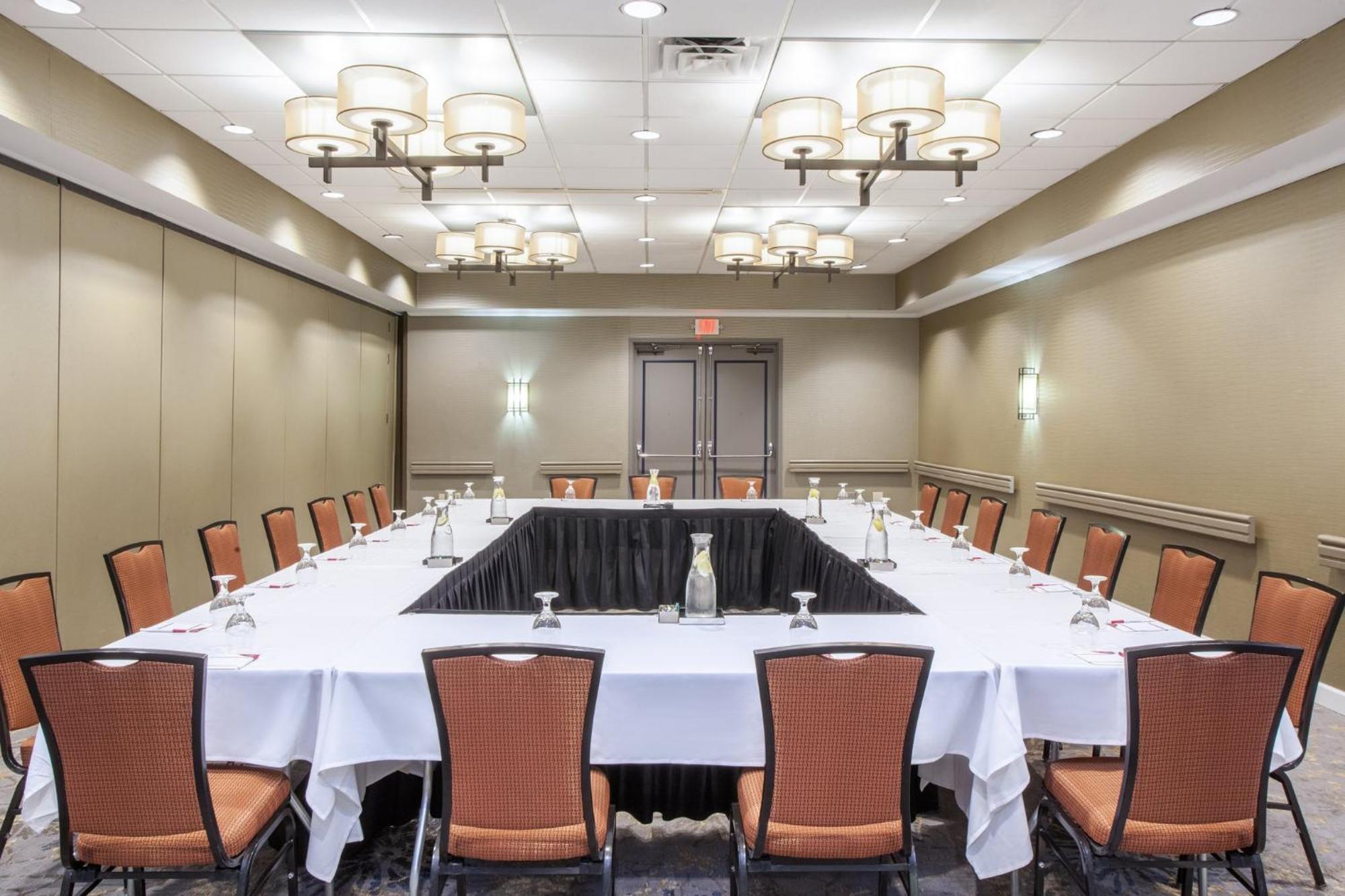 Crowne Plaza Suites Msp Airport - Mall Of America By Ihg Блумингтон Экстерьер фото